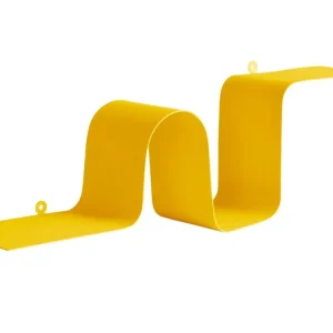 Sleva Žlutá kovová nástěnná police CATERPILLAR 18,5 x 63,5 cm