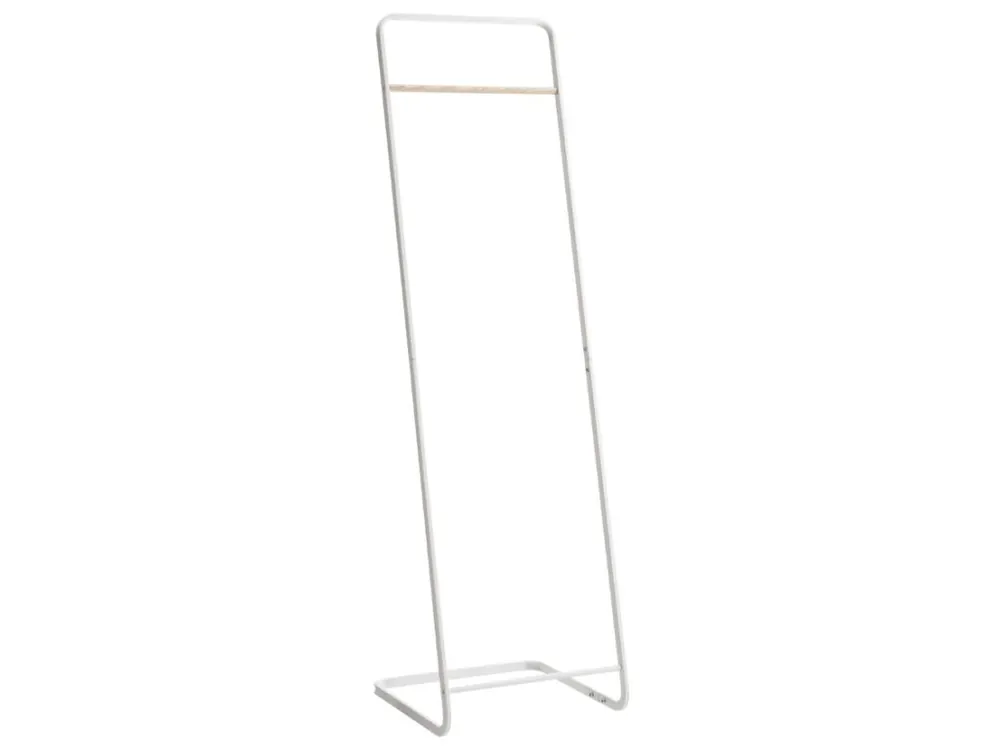 Bílý kovový stojací věšák Yamazaki Tower II. 140 cm Oblíbený